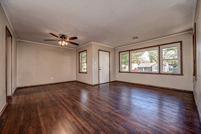 Building Photo - 809 N Ross Ave