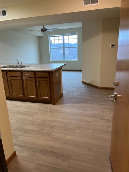 Building Photo - 350 Elk Village Dr
