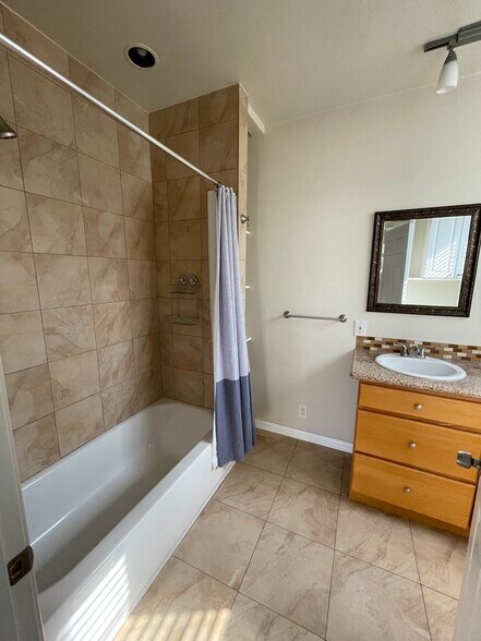 Bathroom - 756 Vernon Ave