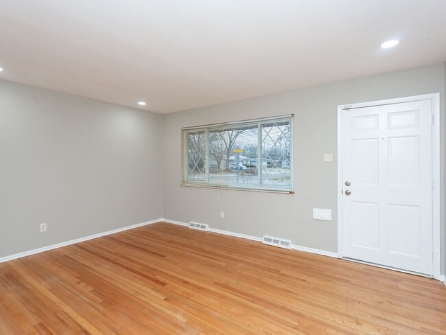 Building Photo - Charming 3 Bed 1 Bath Home