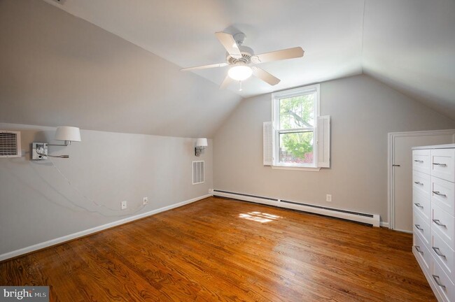 Building Photo - 506 E Windsor Ave
