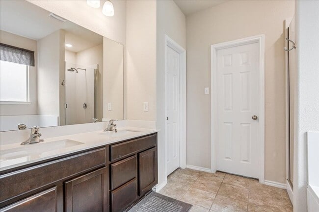 Building Photo - 4/2.5 in Midway ISD