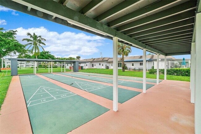 Building Photo - 7500 NW 5th Ct