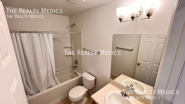 Building Photo - 612 Old Pine Ct