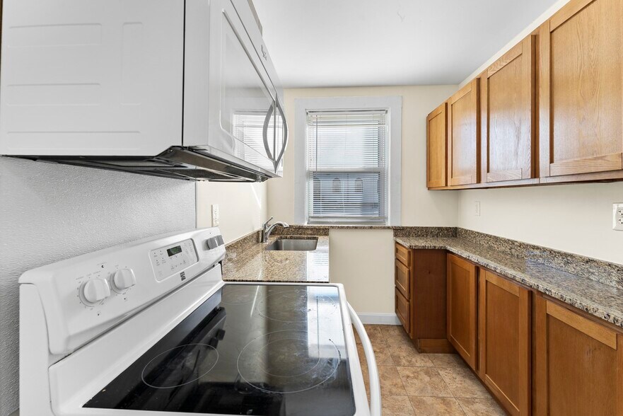 Building Photo - 53 Brookside Ave