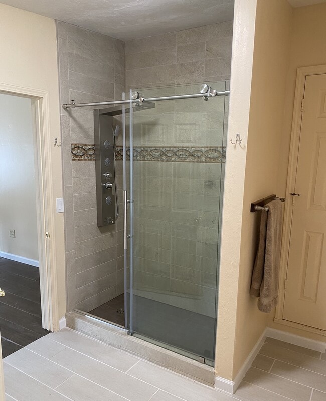 Building Photo - 313 St George Dr