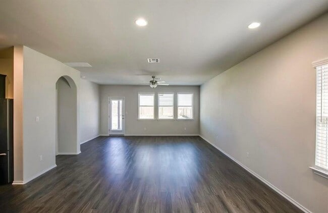 Building Photo - 129 Goldfinch Dr