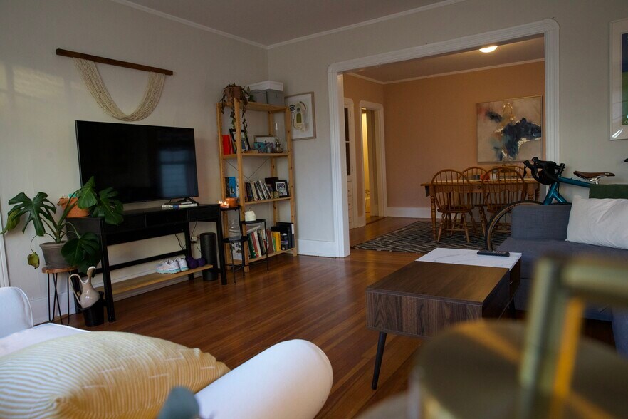 Building Photo - 4 Newport Ave