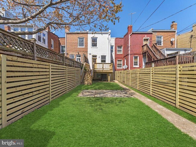 Building Photo - 532 Shepherd St NW