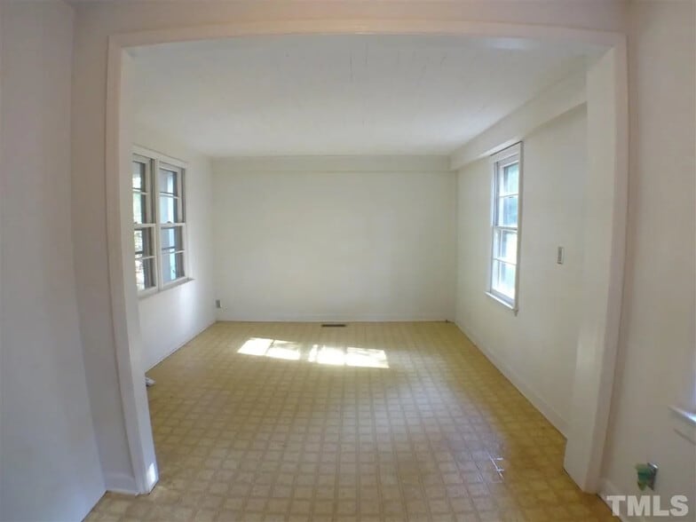 Building Photo - Room in House on Sunnybrook Rd