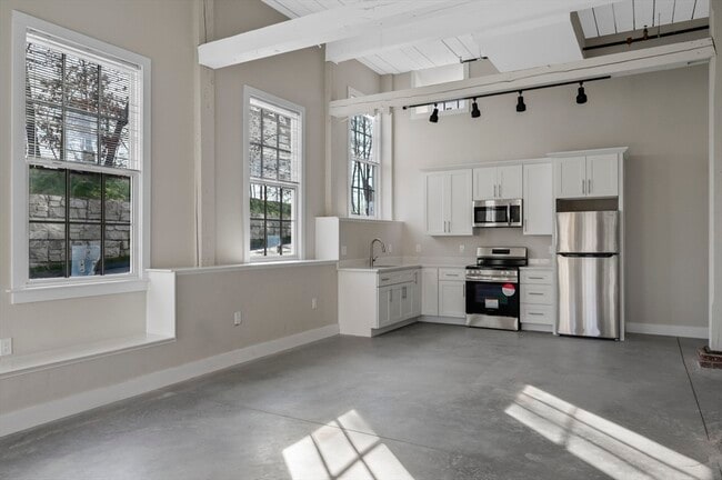 Building Photo - 34 Tremaine St