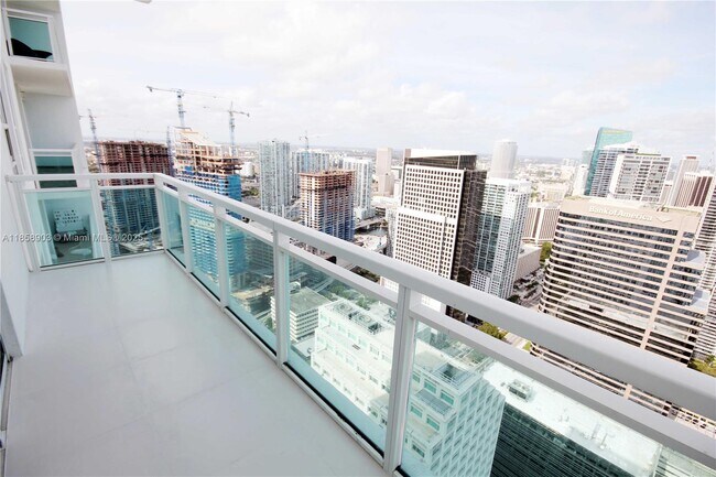 Building Photo - 950 Brickell Bay Dr