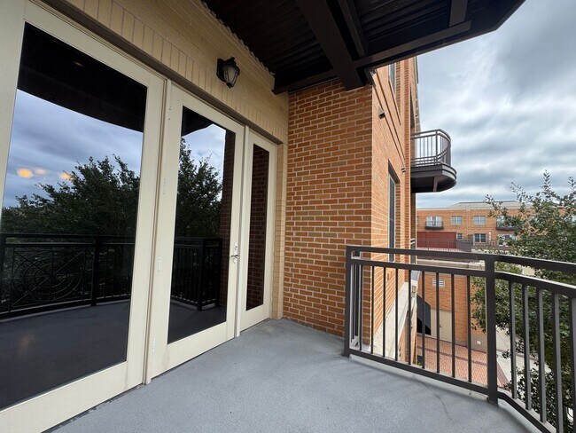 Building Photo - Mayfaire Townview 1 Bed/2 Bath + Bonus Room, Second Floor, Balcony
