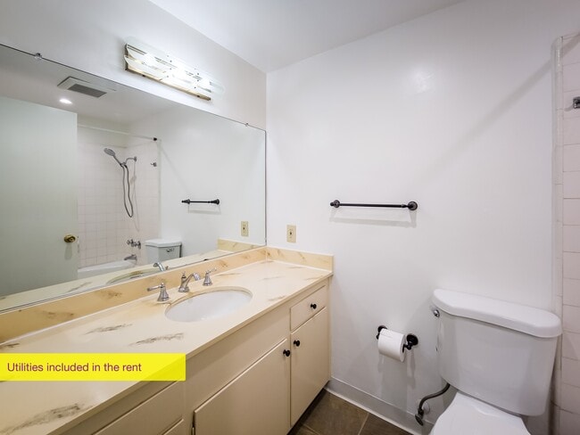 Building Photo - 215 N Kenwood St