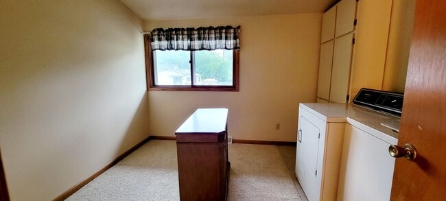 Building Photo - 41511 N Country Club Dr