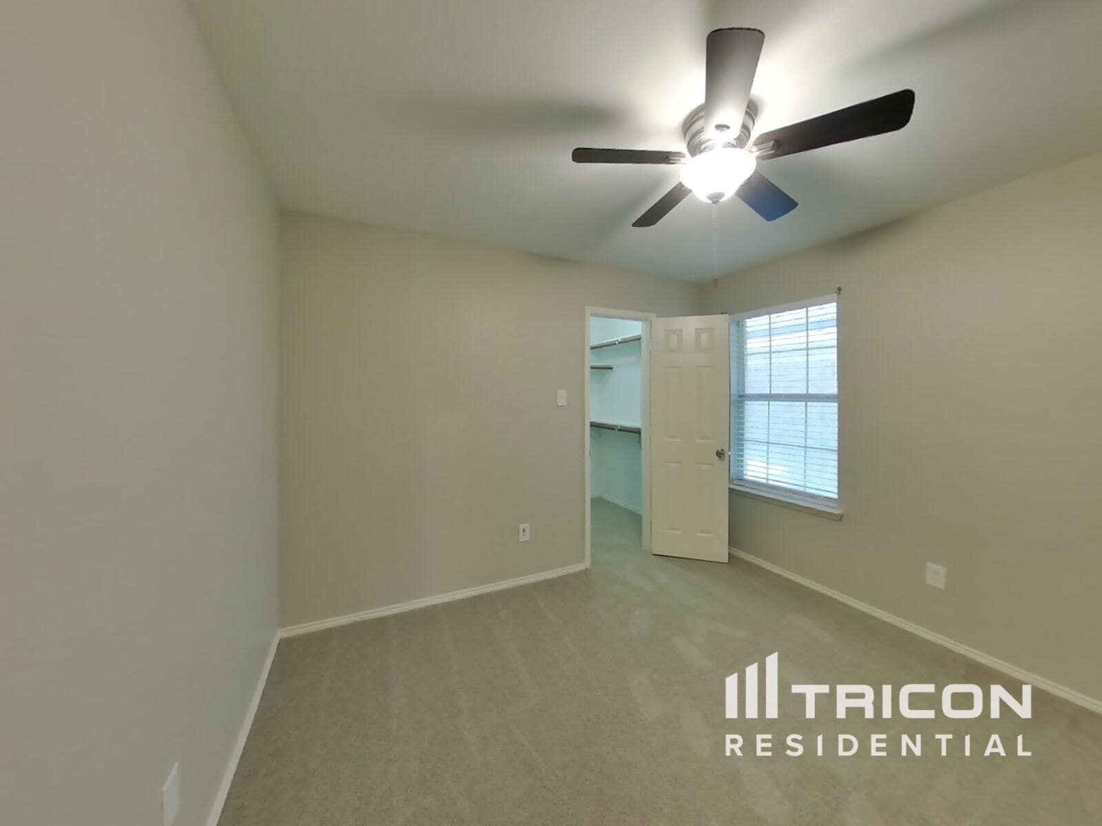 Building Photo - 834 San Jacinto Dr