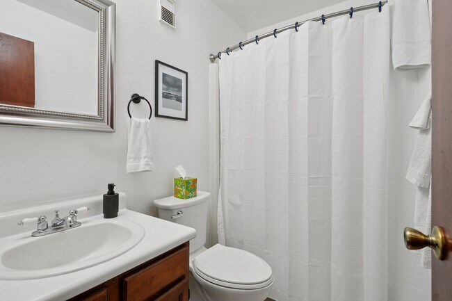 Building Photo - Serenity and Views with this 3 bedroom/3Bathroom Townhome in Buffalo Ridge