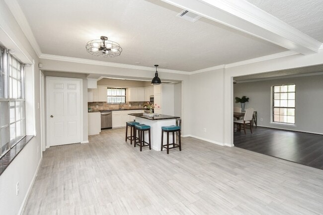 Building Photo - 1723 Big Horn Dr