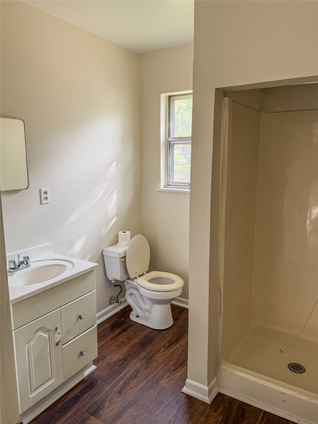 Building Photo - 109 Lakeway Dr