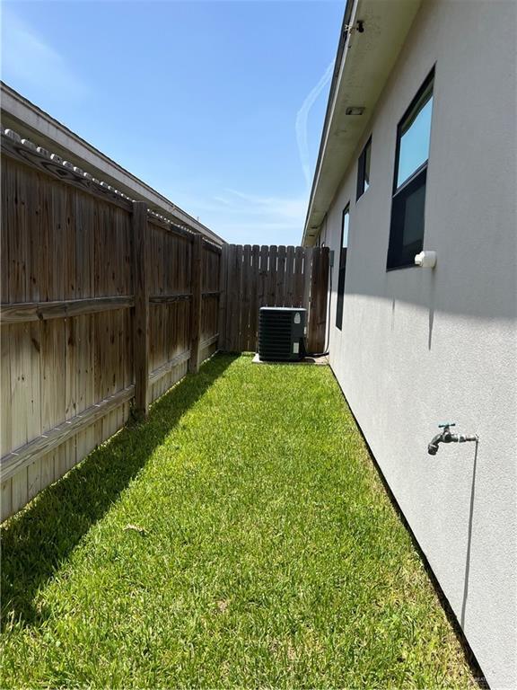 Building Photo - 2022 Summerland Ln