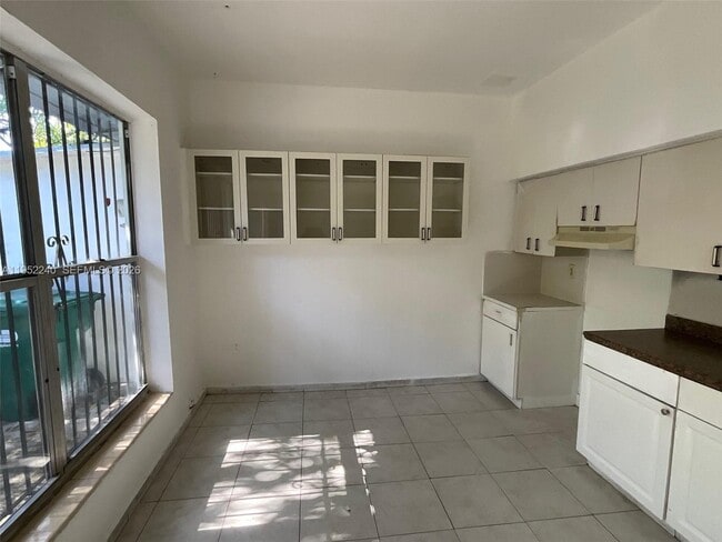 Building Photo - 1160 NE 200th Terrace