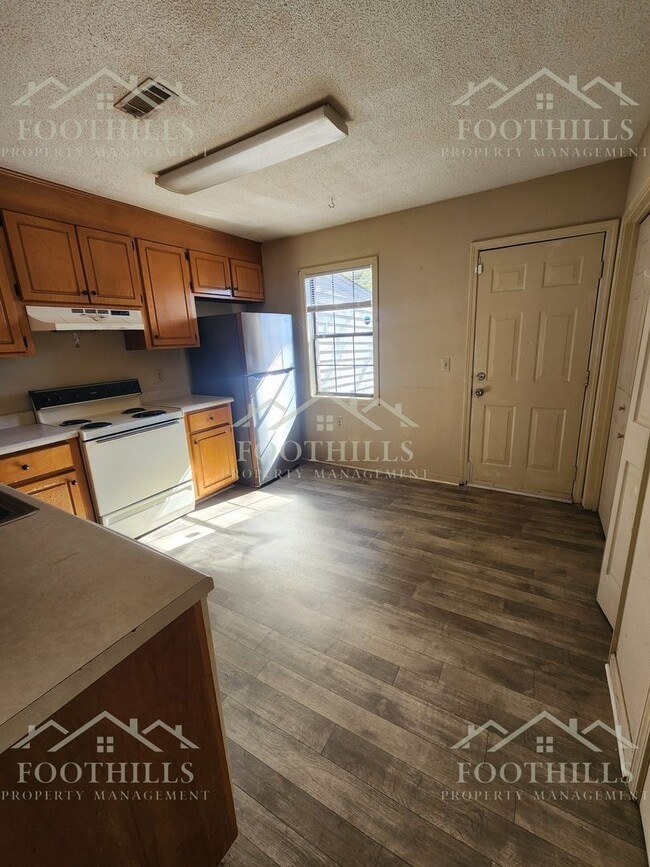 Building Photo - 123 Woodland Dr