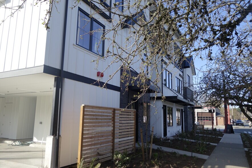 Building Photo - 35 2nd Ave SE