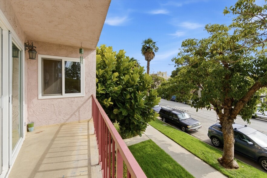 Building Photo - 3609 E 2nd St