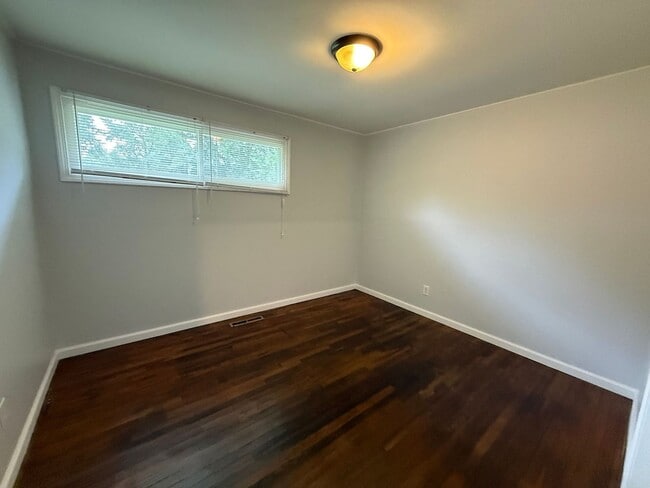 Building Photo - 515 Oak Ln
