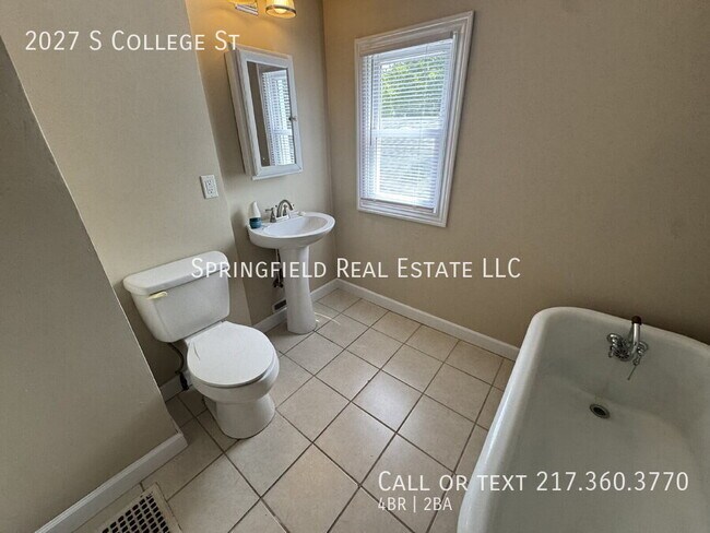 Building Photo - 2027 S College St