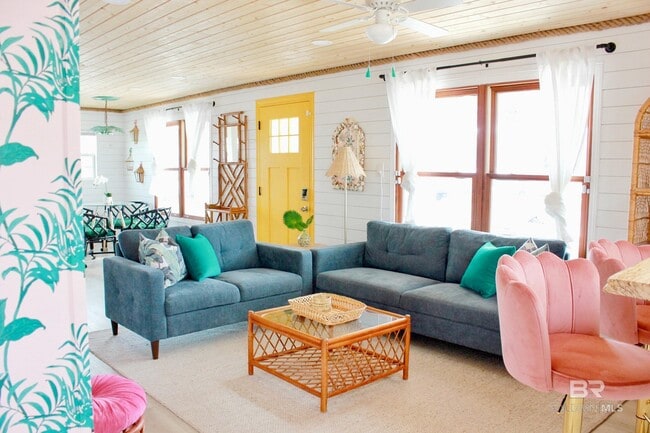 Building Photo - 450 E 1st Ave