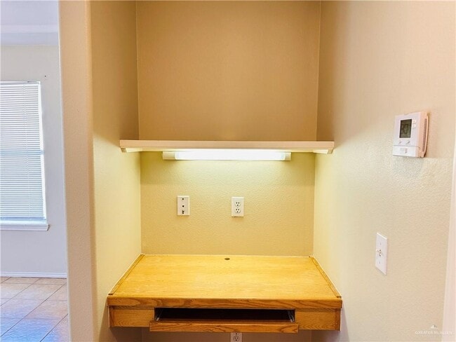 Building Photo - 14 West Dr