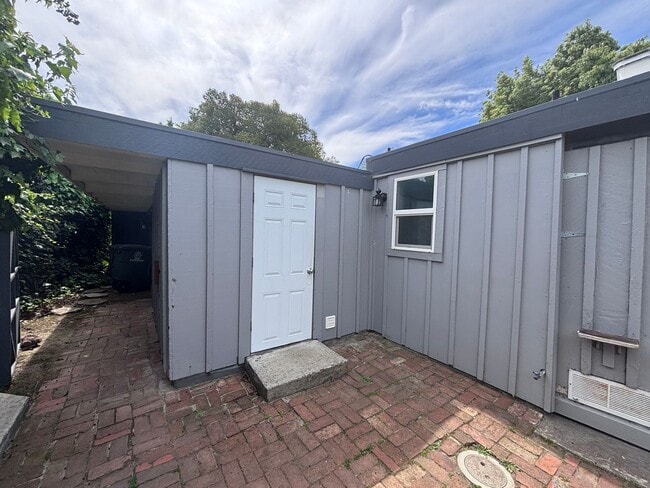 Building Photo - CUPERTINO-charming Eichler house for rent in the heart of Cupertino