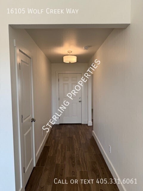 Building Photo - 16105 Wolf Creek Way