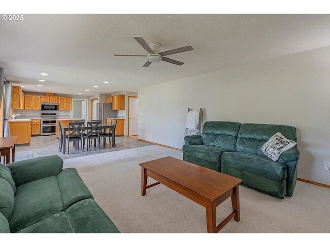 Building Photo - Spacious 4BR, 3 Bath House in Felida
