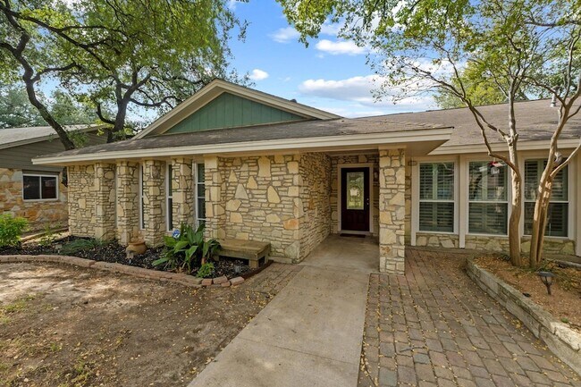 Building Photo - 10305 Caracara Dr