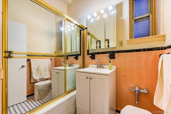 Building Photo - 102-55-102-67 67th Dr