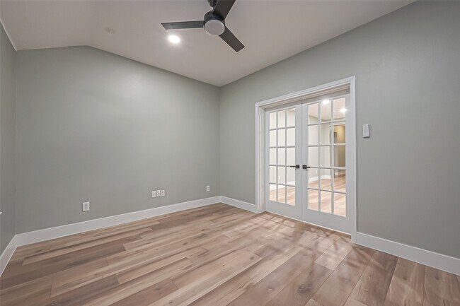 Building Photo - 2 Garden Lodge Pl