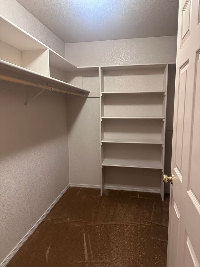 Building Photo - ADORABLE, adorable, ADORABLE!  3/2.5 Bath ...