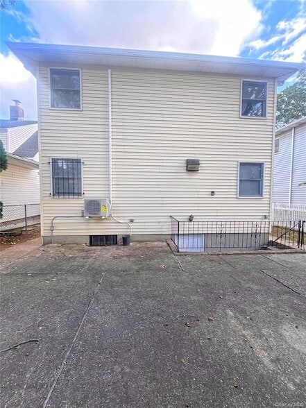 Building Photo - 406 Plainfield Ave