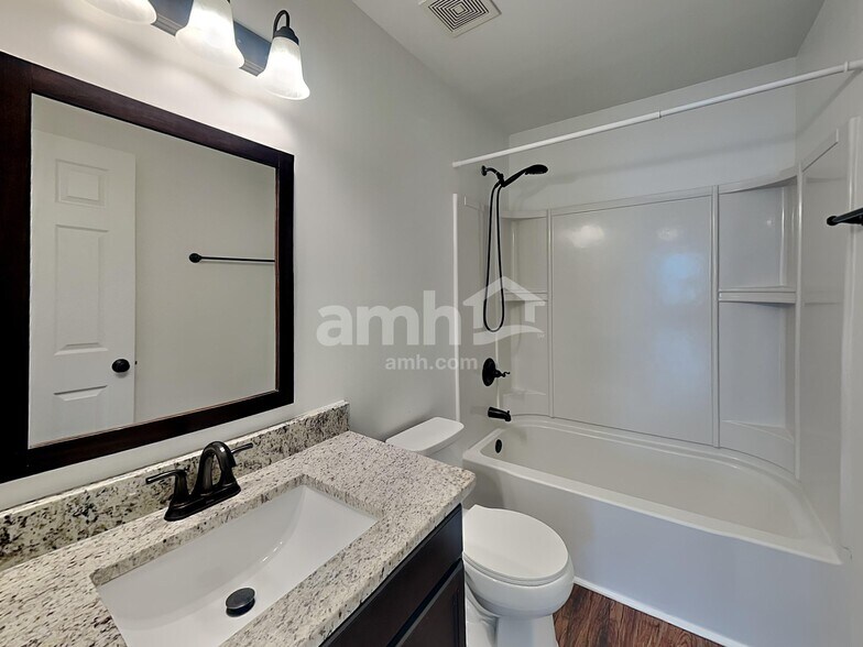 Building Photo - 1617 Shire Village Dr