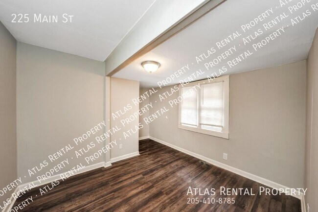 Building Photo - 225 Main St