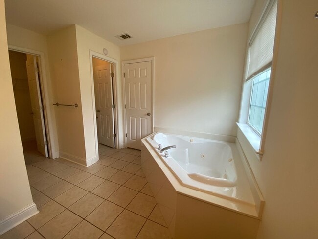 Building Photo - 205 Drayton Ct