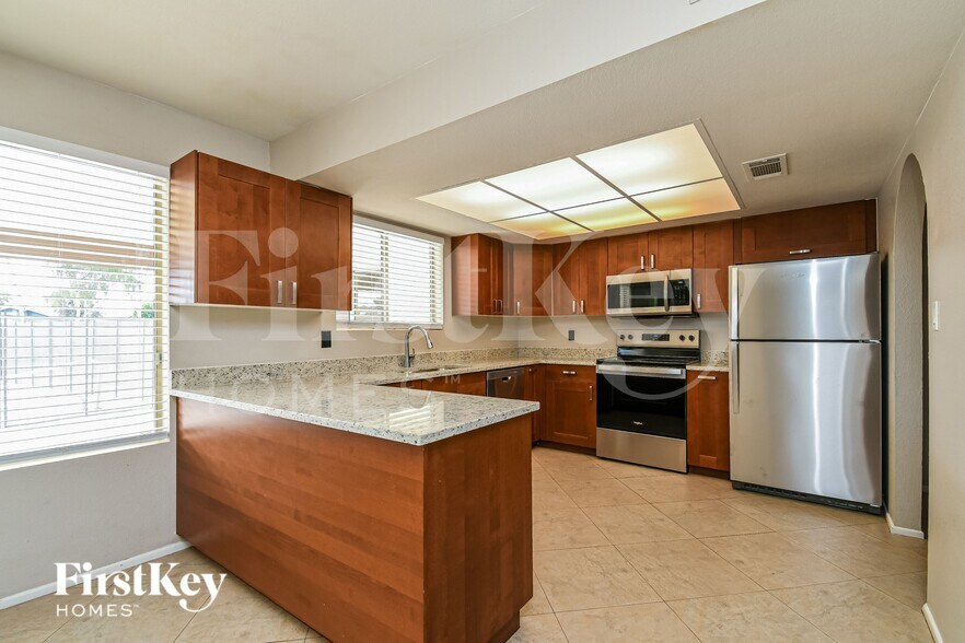 Building Photo - 3350 S George Dr