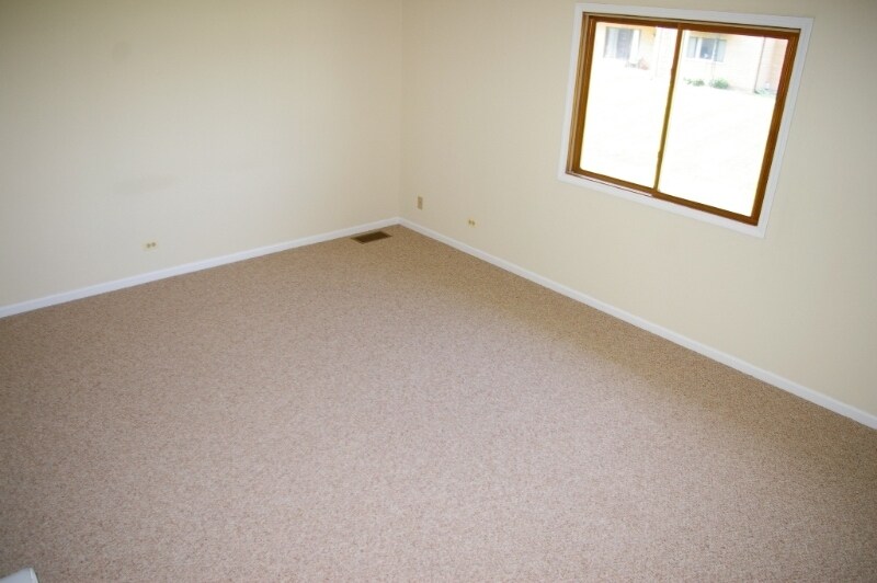 Building Photo - 315 Creekside Dr