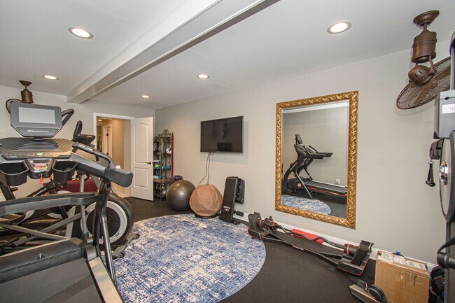 Building Photo - Spacious Home with Hot Tub, Fenced Yard an...