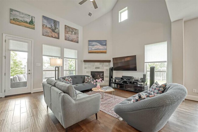 Building Photo - 13306 Stoneleigh Terrace Dr