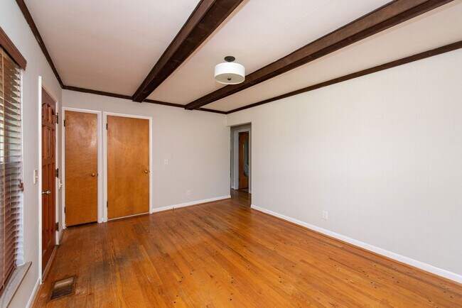 Building Photo - 3627 Edgebrook Dr