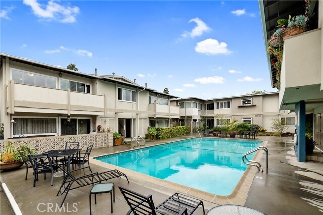 Building Photo - 1720 Westcliff Dr