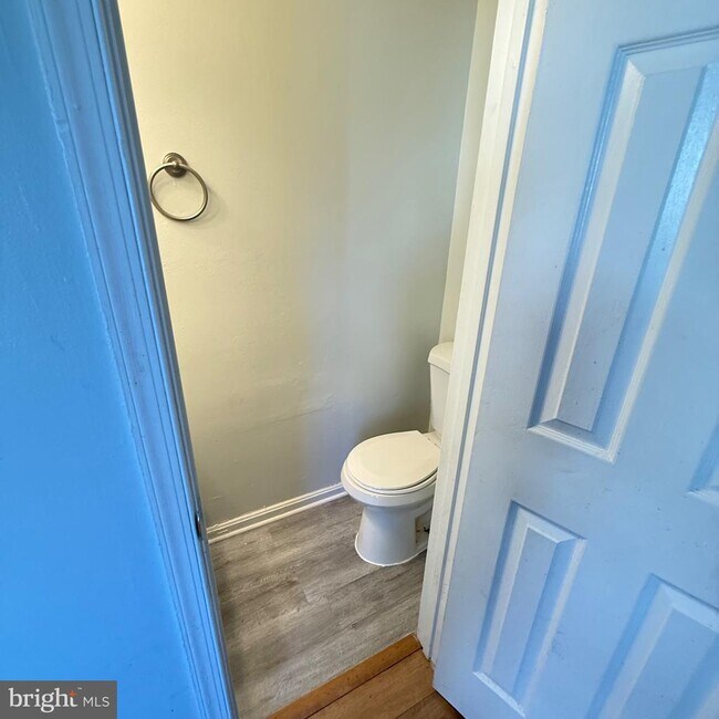 Building Photo - 2423 W Rosecroft Village Cir